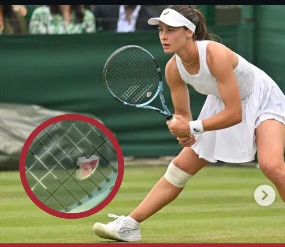 a photo of Sömez playing, with a closeup of the watermelon-shaped racket damper in a circle 
