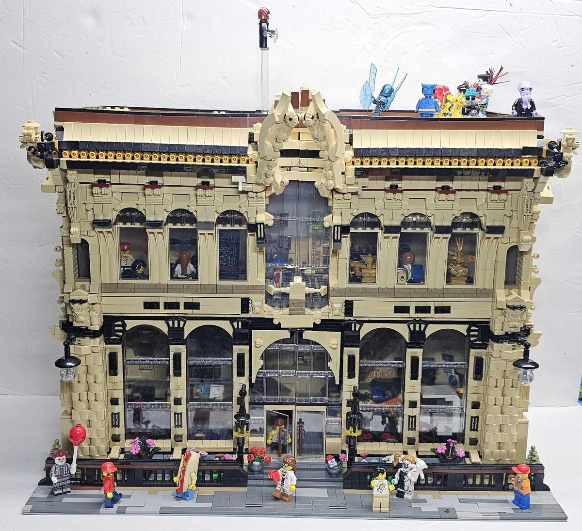 My museum MOC that opens akin to a book